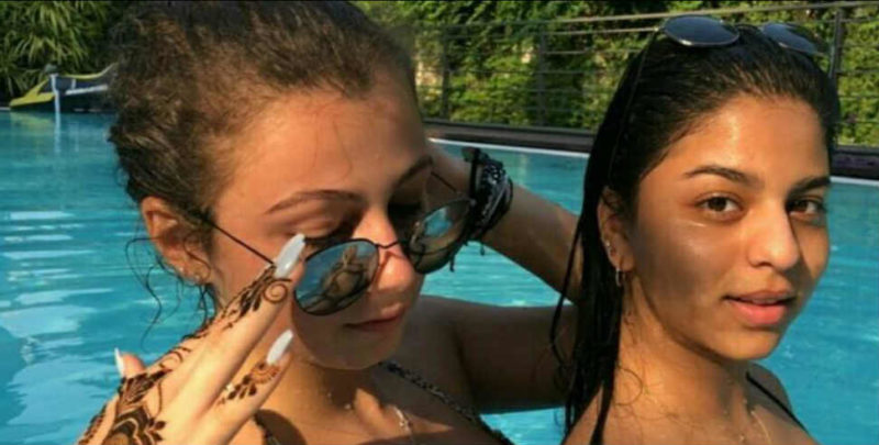 स्विमिंग पूल में दोस्तों संग शाहरुख खान की बेटी की मस्ती, ‘Kiss’ करते वीडियो वायरल