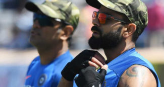 पुलवामा शहीदों के लिये बीसीसीआई का बड़ा कदम, भारतीय फौज की टोपी पहन खेलने उतरी टीम इंडिया, वीडियो