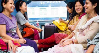 महिला दिवस : क्‍या आप जानती हैं रेलवे देता है आपको ट्रेन में ये खास अधिकार