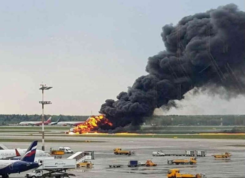वीडियो : उड़ान भरते ही रनवे पर लौटा विमान, धूं-धूं कर जल रहा था, जिंदा जल गए कई मासूम