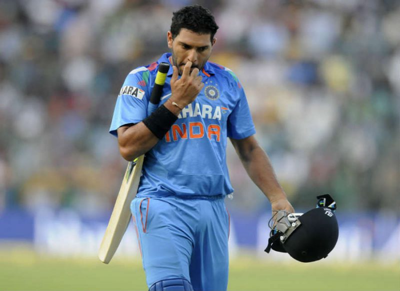 युवराज सिंह ने टीम इंडिया के कोच के खिलाफ खोला मोर्चा, इशारों में विराट पर भी तंज