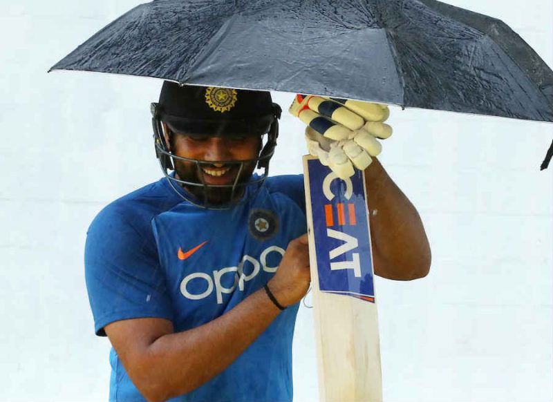 दूसरे मैच के लिये मौसम विभाग की ये है भविष्यवाणी, रोहित एक हाथ में छतरी और दूसरे में बल्ला लिये दिखे