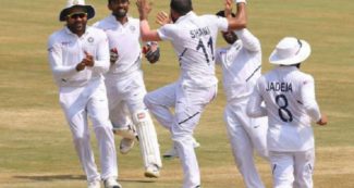 शमी-जडेजा के आगे पस्त दक्षिण अफ्रीकी टीम, विराट सेना ने इतने रनों से जीता पहला टेस्ट मैच