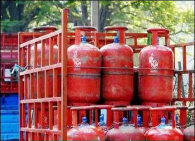 LPG Price in Dec-आ गये गैस सिलेंडर के नये रेट, मोदी सरकार ने दी राहत!