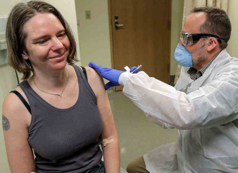 कोरोना: पहली वैक्सीन के नतीजे रहे शानदार,  मार्च में 8 लोगों को दी गई थी डोज, अब ये है तैयारी