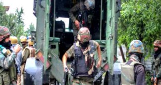 जम्‍मू-कश्‍मीर: कुलगाम में 3 आतंकी मुठभेड़ में ढेर, कई और के छुपे होने की आशंका, सर्च ऑपरेशन जारी