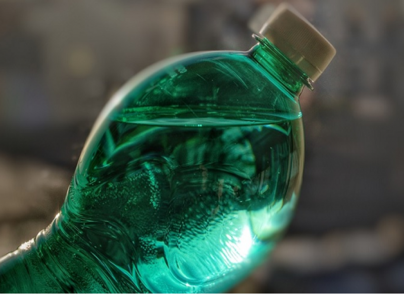 आप भी कोल्ड ड्रिंक की बोतल में फ्रीज में रखते हैं पानी? जरुर पढ लें ये खबर!