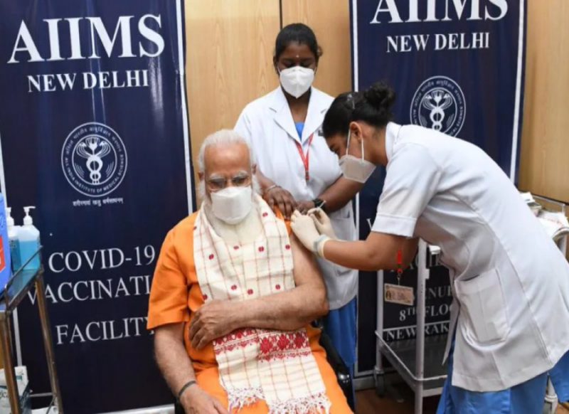 PM मोदी ने ली कोरोना वैक्सीन की दूसरी डोज, कहा- टीके से हराएंगे वायरस को