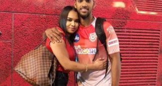 पंजाब किंग्स के विस्फोटक बल्लेबाज ने की बचपन के दोस्त से शादी, चूमते हुए तस्वीर पोस्ट कर…