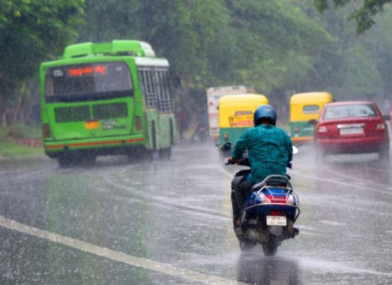 दिल्ली-NCR में रात भर से झमाझम, हरियाणा समेत इन राज्यों के लिए मौसम विभाग का अलर्ट