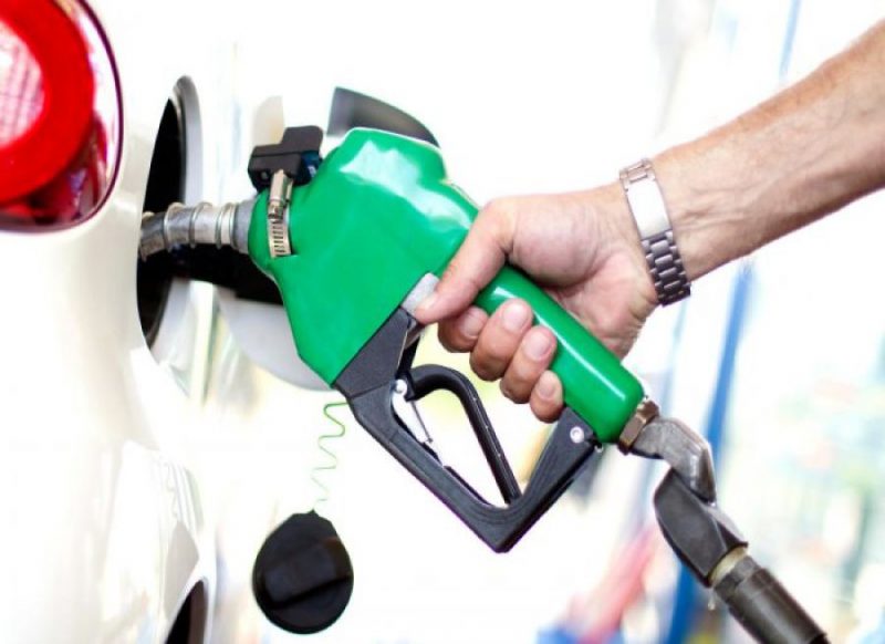 पेट्रोल-डीजल के नये रेट जारी, भारत में ही यहां 33.58 रुपये सस्ता मिल रहा पेट्रोल
