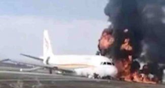 चीन के एयरपोर्ट पर धूं-धूं कर जला विमान, 100 से ज्यादा लोग थे सवार, वीडियो
