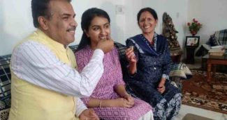 उत्‍तराखंड में बीजेपी प्रदेश प्रवक्‍ता की बेटी ने की UPSC पास, पिथौरागढ़ से बनेगी पहली महिला IAS