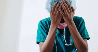 नर्सों के पर्सनल रूम में घुस आते हैं डॉक्टर, 52 ने लगाया आरोप- नौकरी खाने की धमकी देते हैं