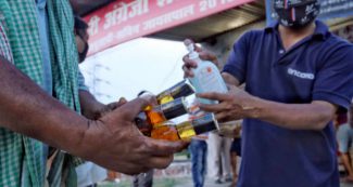 दिल्ली- शराब नीति को लेकर केजरीवाल सरकार का बड़ा फैसला