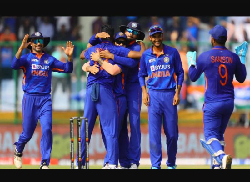 पूरी वनडे सीरीज में पानी पिलाते ही दिखेंगे टीम इंडिया के ये 3 खिलाड़ी, खेलने का कम ही चांस