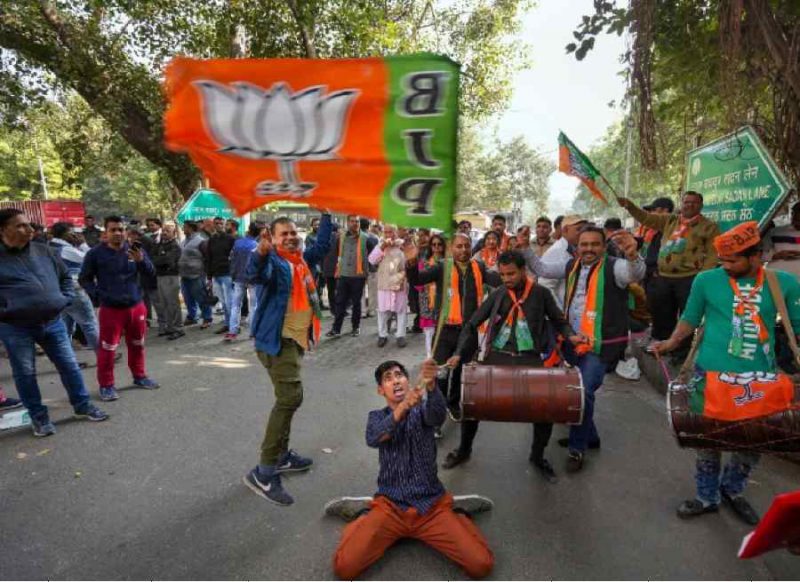 दिल्ली- MCD चुनाव में पिछड़ने के बावजूद बीजेपी अपना मेयर बनाने में जुटी, बड़े खेल की तैयारी