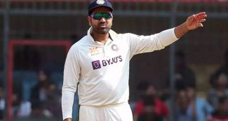 टीम इंडिया के क्रिकेटर ने रोहित शर्मा की कप्तानी पर उठाये सवाल, पहले दिन लिये गलत फैसले
