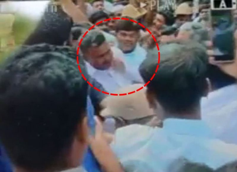 कर्नाटक के पूर्व सीएम सिद्धारमैया ने खोया आपा, कांग्रेस कार्यकर्ता को लगाया थप्पड़, वीडियो
