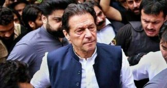 पाकिस्तान के पूर्व पीएम इमरान खान गिरफ्तार, भ्रष्टाचार का आरोप, धक्के मारती ले गई पाकिस्तानी रेंजर्स